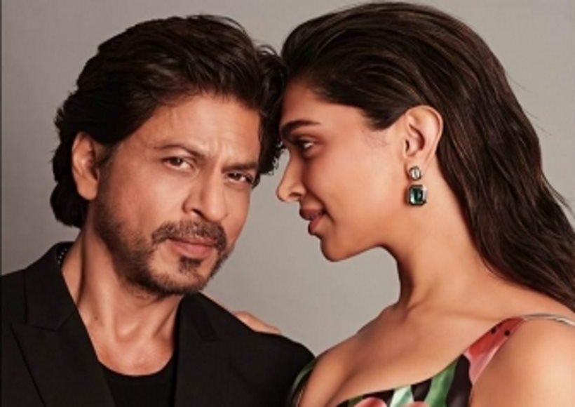 ब्लैक सूट में शाहरुख खान का लुक देख दीपिका पादुकोण ने घायल होने का किया कमेंट