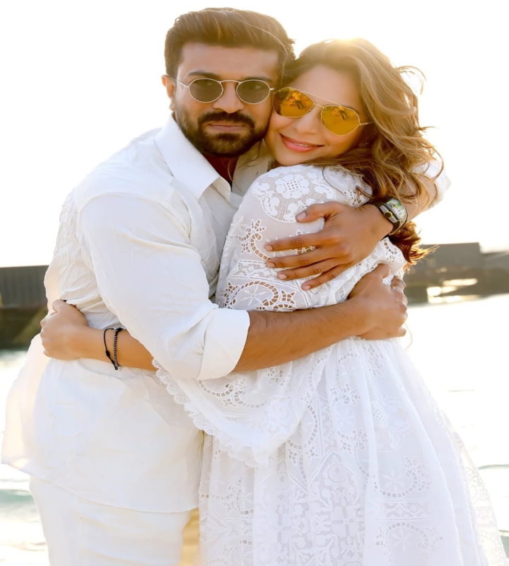 दुबई में राम चरण और उपासना ने बेबी शॉवर की मेजबानी की