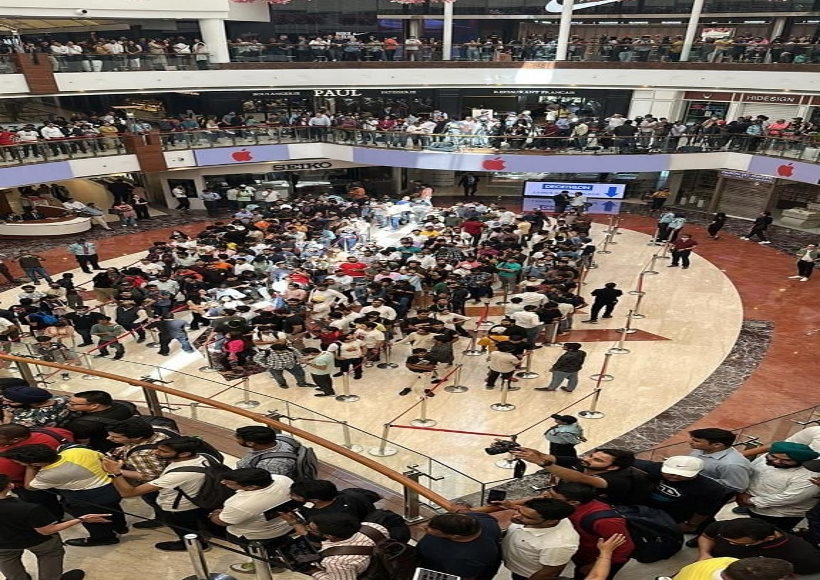 टिम कुक ने भारी भीड़ के बीच दिल्ली के साकेत में रिटेल स्टोर का किया उद्घाटन