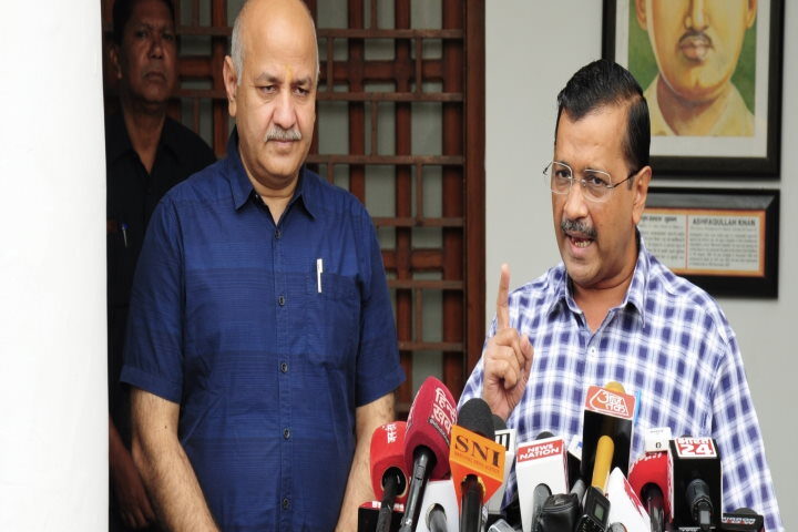 सिसोदिया के साथ 'दुर्व्यवहार' पर केजरीवाल ने साधा दिल्ली पुलिस पर निशाना