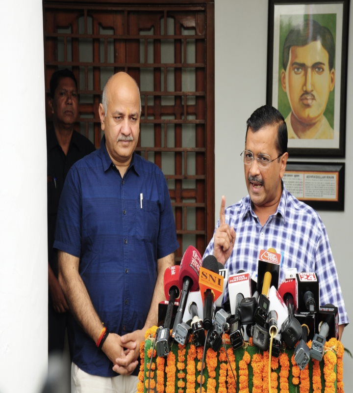 सिसोदिया के साथ 'दुर्व्यवहार' पर केजरीवाल ने साधा दिल्ली पुलिस पर निशाना