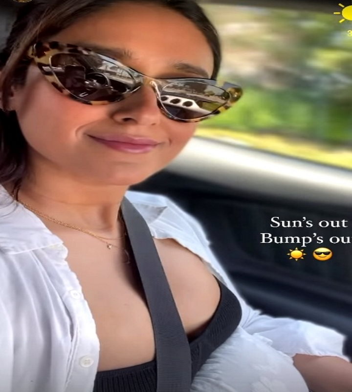 कार में बैठ सैर पर निकलीं इलियाना डिक्रूज, बंप आउट किया फ्लॉन्ट