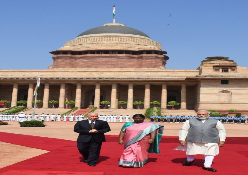 कंबोडिया के राजा नोरोडोम सिहामोनी का राष्ट्रपति भवन में औपचारिक स्वागत