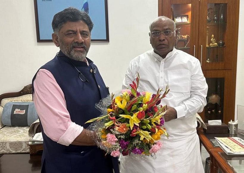 दिल्ली पहुंचे डीके शिवकुमार ने खड़गे से की मुलाकात