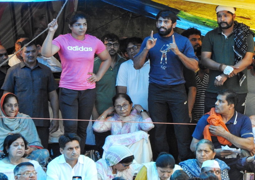 जंतर मंतर पर प्रदर्शन कर रहे पहलवानों ने की अपने मेडल लौटाने की पेशकश