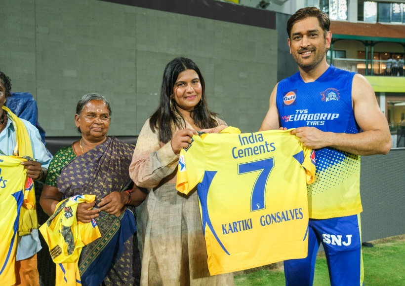 सीएसके ने हाथी की देखभाल करने वाले बोमन, बेली और ऑस्कर विजेता निर्देशक कार्तिकी गोंजाल्वेस को किया सम्मानित