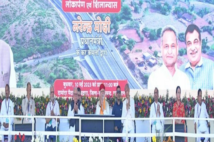 प्रधानमंत्री ने रखी 5,500 करोड़ रुपये की परियोजनाओं की आधारशिला