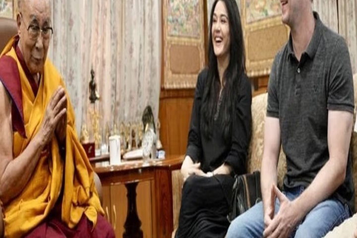 प्रीति जिंटा, पति जीन गुडएनफ ने दलाई लामा से की मुलाकात, शेयर की तस्वीर
