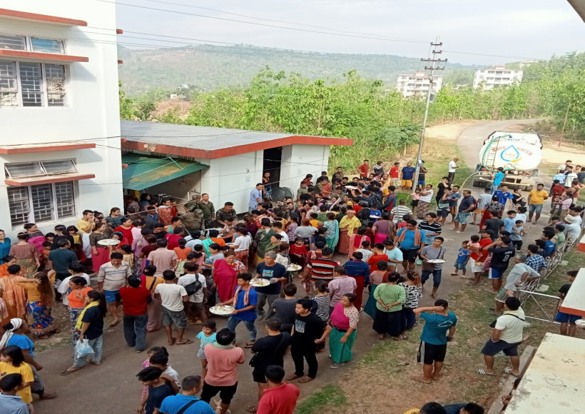 हिंसा प्रभावित मणिपुर के जिलों में सेना का फ्लैग मार्च, 'शूट एट साइट' का आदेश जारी