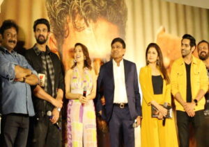 बॉलीवुड की आगामी फिल्म 'छत्रपति' का ट्रेलर मंगलवार को जारी किया गया है। यह फिल्म एसएस राजामौली की तेलुगु ब्लॉकबस्टर 'छत्रपति' की ऑफिशियल हिंदी रीमेक है। दर्शकों को श्रीनिवास बेल्लमकोंडा और नुसरत भरूचा स्टारर फिल्म