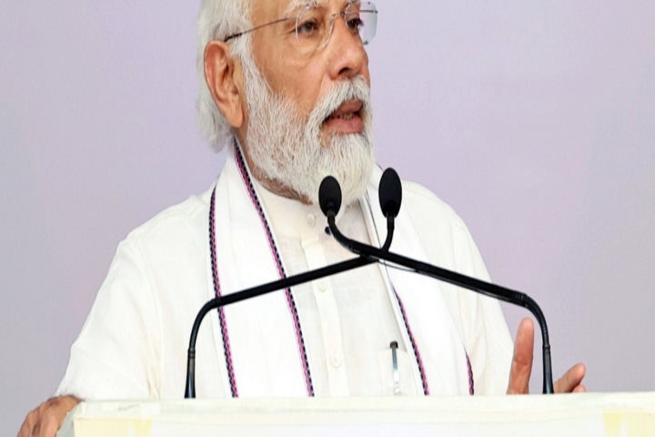पीएम मोदी ने गुजरात में 4,400 करोड़ की परियोजनाओं का उद्घाटन, शिलान्यास किया