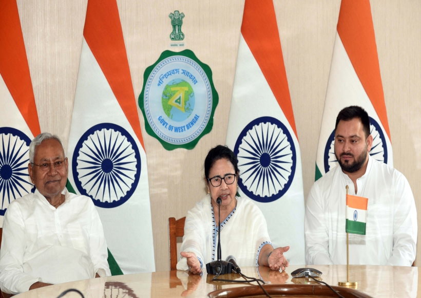 12 जून की विपक्षी दलों की बैठक में तृणमूल को बुलाने पर कांग्रेस, माकपा ने उठाए सवाल