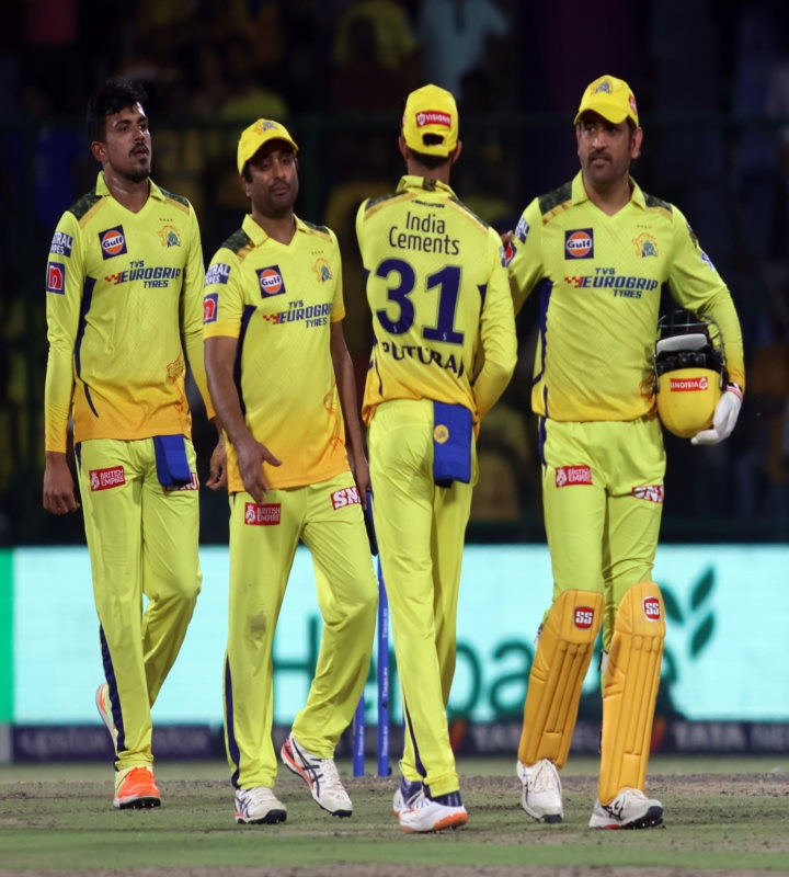 कॉन्वे और गायकवाड़ के अर्धशतक, चेन्नई प्लेऑफ में