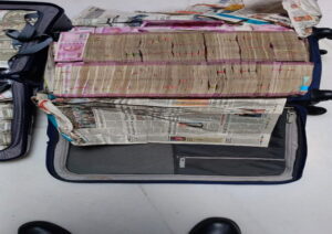 सीबीआई ने मंगलवार को जलशक्ति मंत्रालय के तहत आने वाली जल और बिजली परामर्श कंपनी वापकोस के पूर्व सीएमडी राजेंद्र गुप्ता और उनके परिवार के सदस्यों के परिसरों से छापेमारी की। इस दौरान टीम ने 20 करोड़ रुपये नकद जब्त किए।