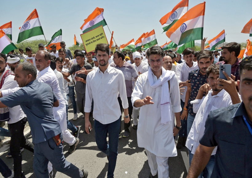 गहलोत-पायलट टकराव में आलाकमान की निष्क्रियता से कांग्रेस की संभावनाओं पर बुरा असर