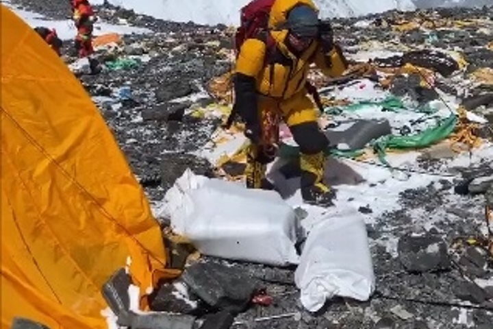 कंगना ने एवरेस्ट के गंदे बेस कैंप की क्लिप पोस्ट की, लिखा : प्रभु के चहेते रियलिटी चेक करें