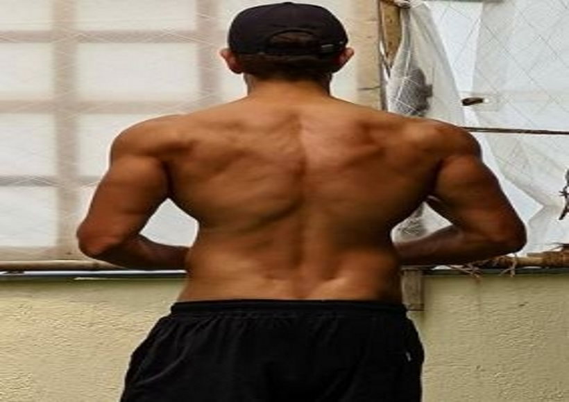 ऋतिक रोशन के शर्टलेस फोटो पर सबा आजाद के कमेंट ने खींचा लोगों का ध्यान