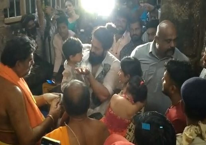 कुलदेवता के मंदिर पहुंचे सुपरस्टार यश, नए प्रोजेक्ट के दिए संकेत