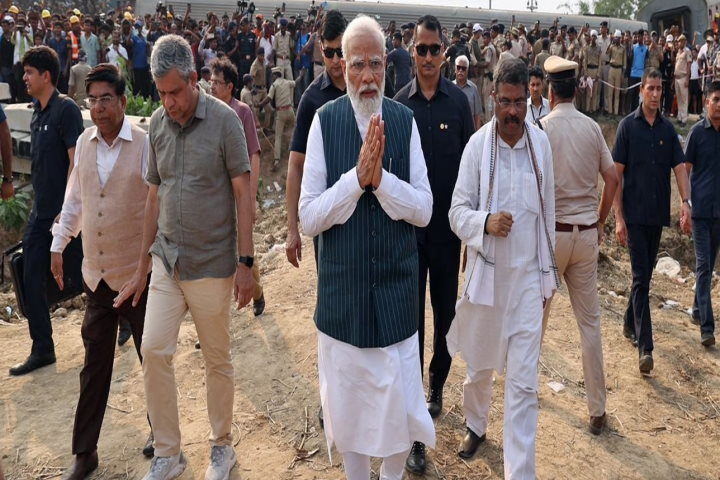 ओडिशा ट्रेन हादसा: ग्राउंड जीरो पर पहुंचे पीएम मोदी, स्थिति का लिया जायजा