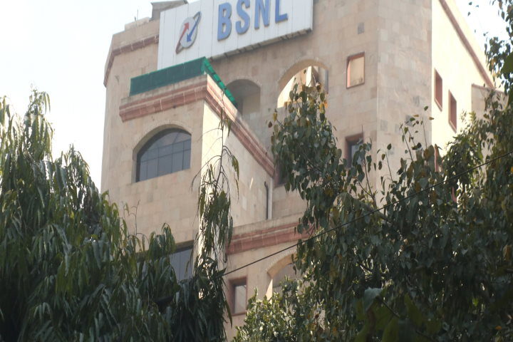 केंद्र सरकार ने 90 हजार करोड़ रुपये के साथ बीएसएनएल के तीसरे रिवाइवल पैकेज को मंजूरी दी