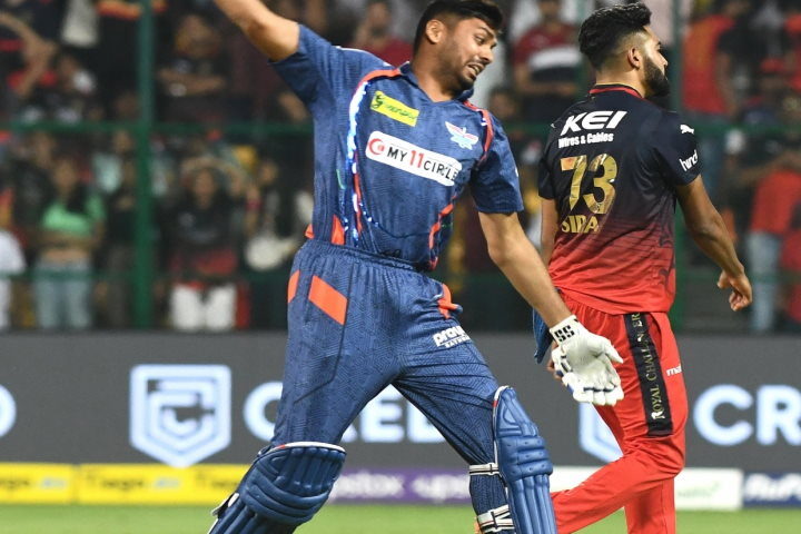 आवेश खान को आरसीबी के खिलाफ जीत के बाद हेलमेट पटकने पर अफसोस है