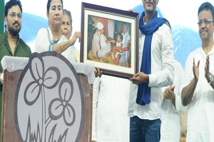 बंगाल में कांग्रेस को समर्थन देने का सवाल ही नहीं : सीएम ममता