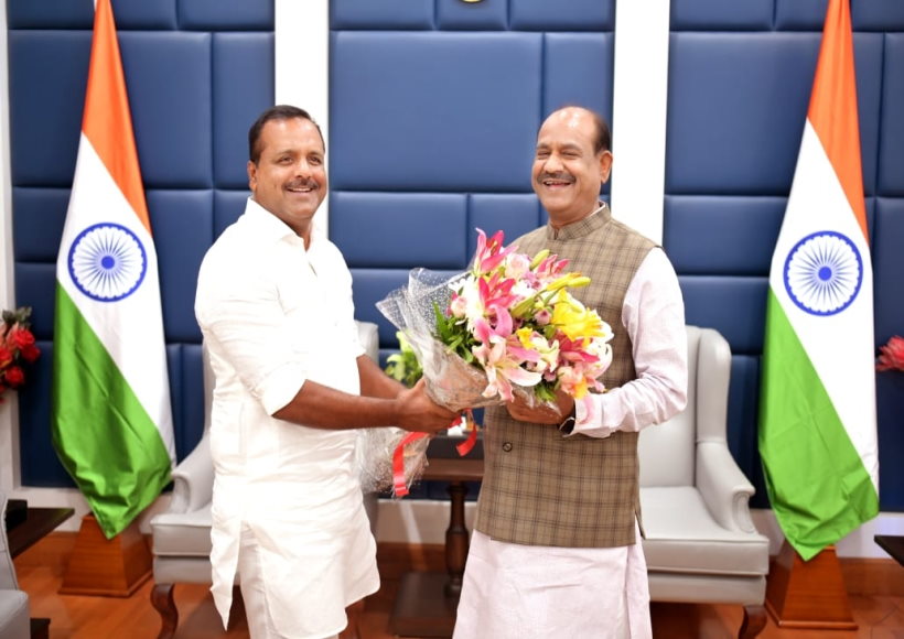 लोक सभा अध्यक्ष बिरला से मिले कर्नाटक विधान सभा अध्यक्ष खादर