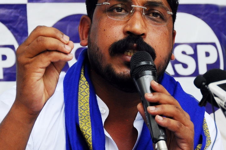 भीम आर्मी चीफ चंद्रशेखर आजाद पर देवबंद में जानलेवा हमला