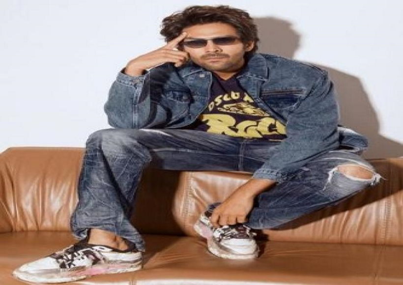 कार्तिक आर्यन ने इकोनॉमी क्लास में की यात्रा, यूजर्स ने बताया 'फिल्म को प्रोमोट करने का नया ट्रेंड'