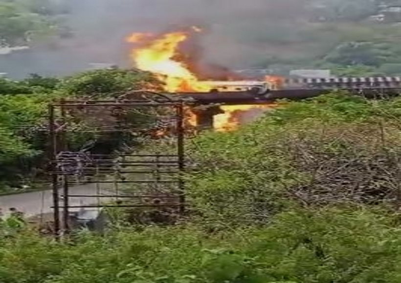 मुंबई-पुणे एक्सप्रेसवे पर रासायनिक टैंकर में आग लगने से 4 की मौत, 3 घायल