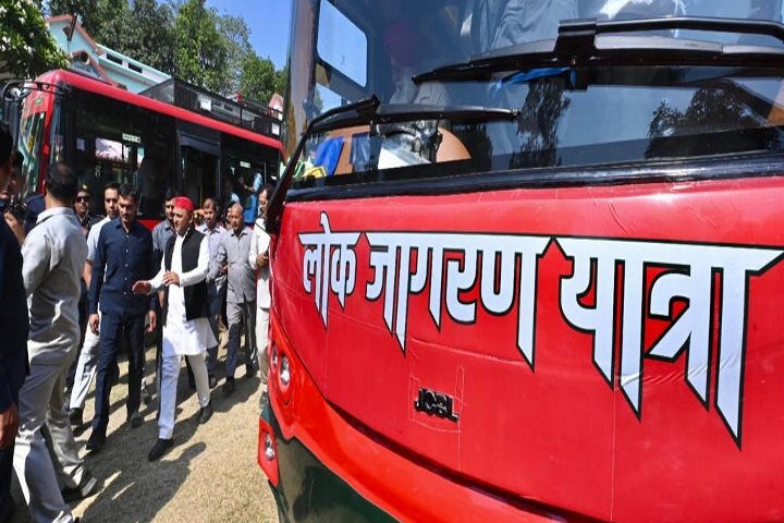 अखिलेश ने शुरू की लोक जागरण यात्रा, पिछड़ों और दलितों को साधने की कवायद