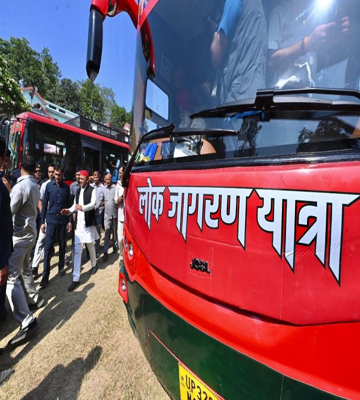 अखिलेश ने शुरू की लोक जागरण यात्रा, पिछड़ों और दलितों को साधने की कवायद