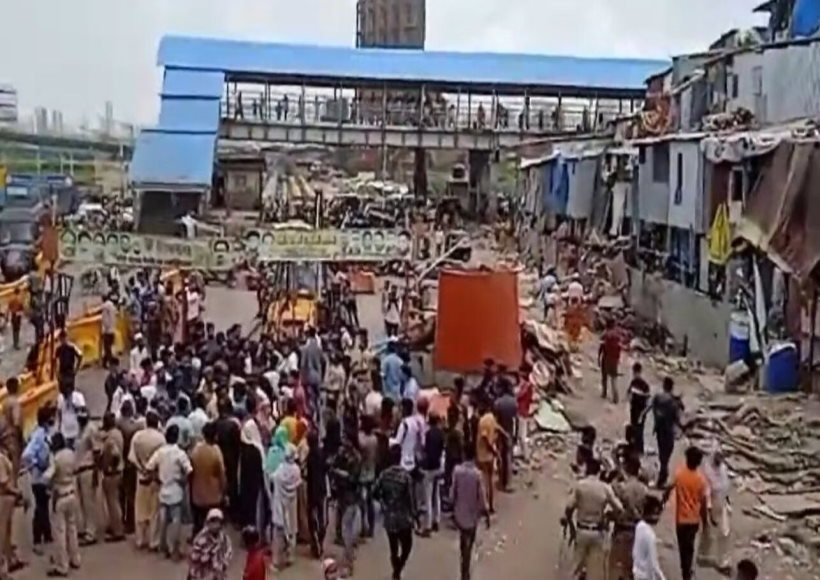 उद्धव ठाकरे को फिर लगा झटका, 'अवैध' कार्यालय पर चला बीएमसी का बुलडोजर