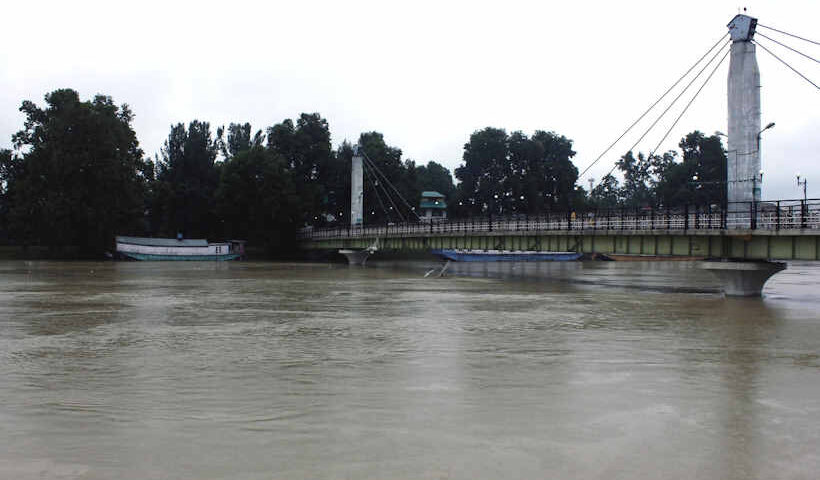 Jhelum river in Srinagar