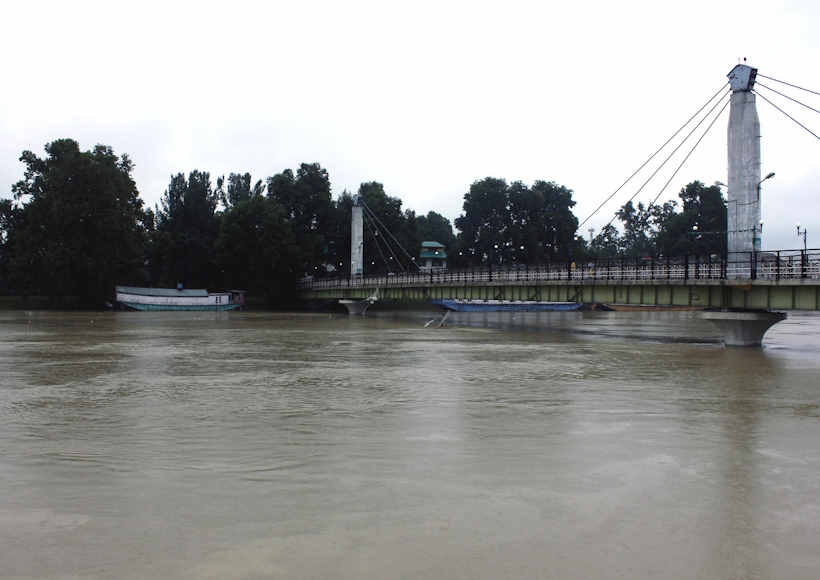 Jhelum river in Srinagar