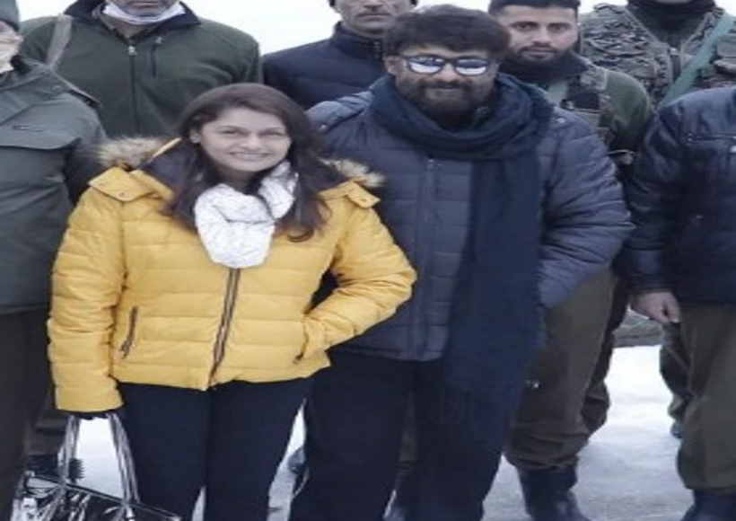 विवेक अग्निहोत्री, पल्लवी जोशी ने कश्मीर की सुंदरता का आनंद लिया, शिकारा पर सैर किया