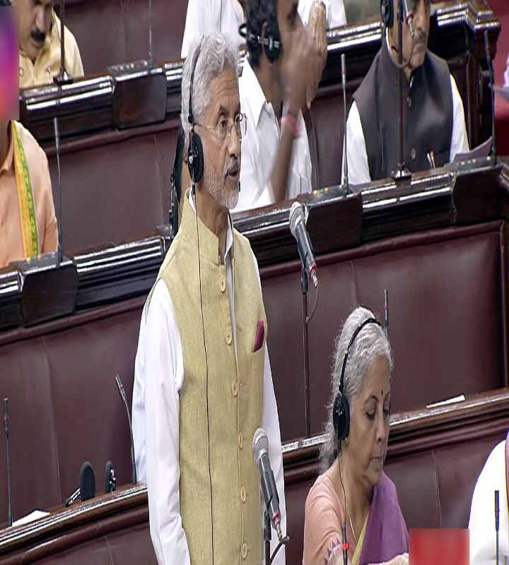 विदेश मंत्री के बयान के दौरान विपक्षियों का हंगामा, पीयूष गोयल ने अधीर रंजन को बोलने से रोका