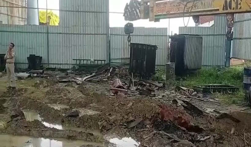 uttar pradesh, factory, loot