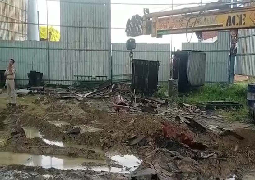 uttar pradesh, factory, loot