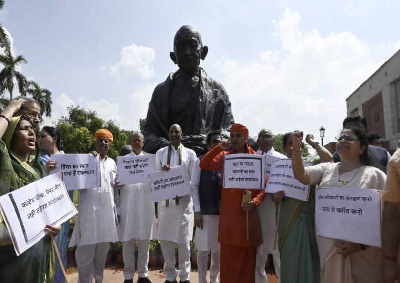 अशोक गहलोत सरकार के खिलाफ भाजपा सांसदों का प्रदर्शन