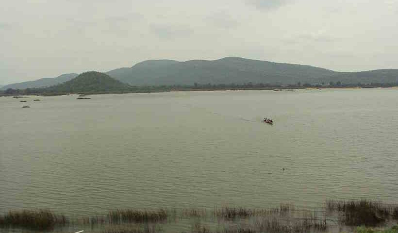 Godavari level continues to rise