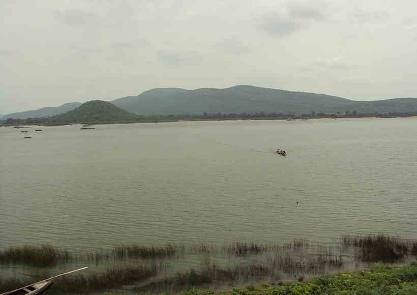 Godavari level continues to rise