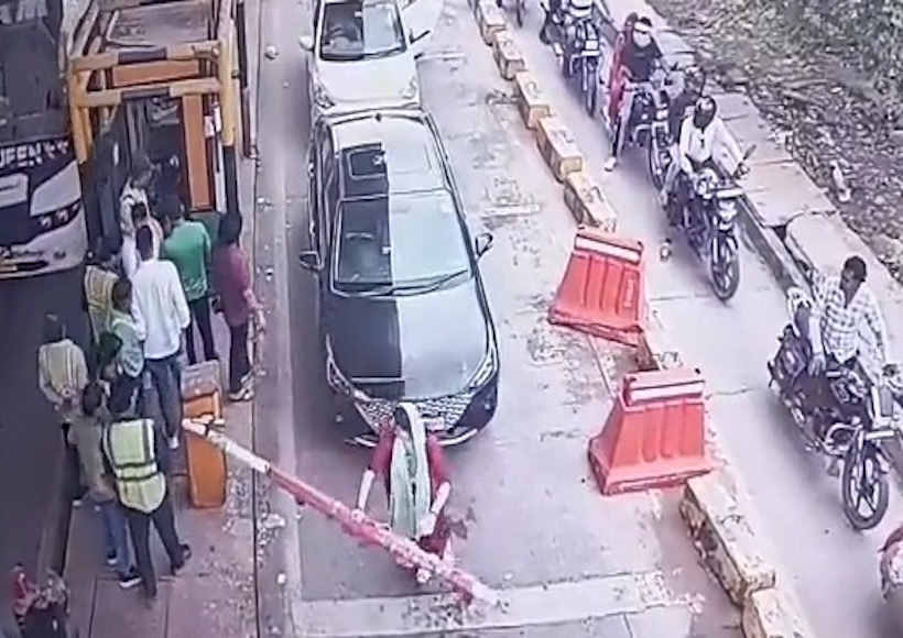 greater noida toll booth fight video