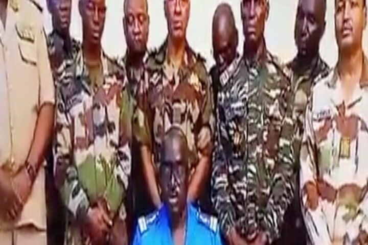 सैन्य परिषद ने नीजर के नए नेता की घोषणा की, संविधान निलंबित