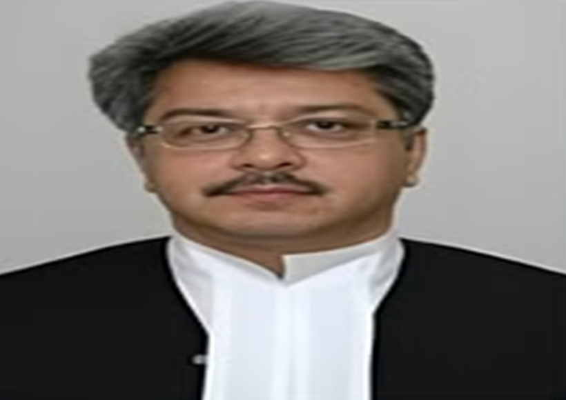 आशीष जे. देसाई ने केरल हाईकोर्ट के नए मुख्य न्यायाधीश के रूप में शपथ ली