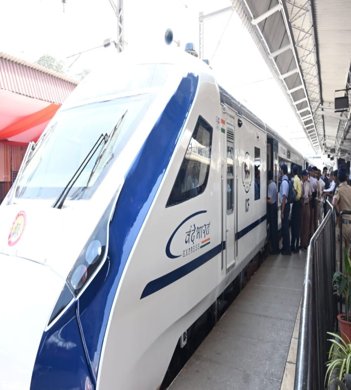 पीएम मोदी गोरखपुर को देंगे वंदे भारत का भव्य उपहार