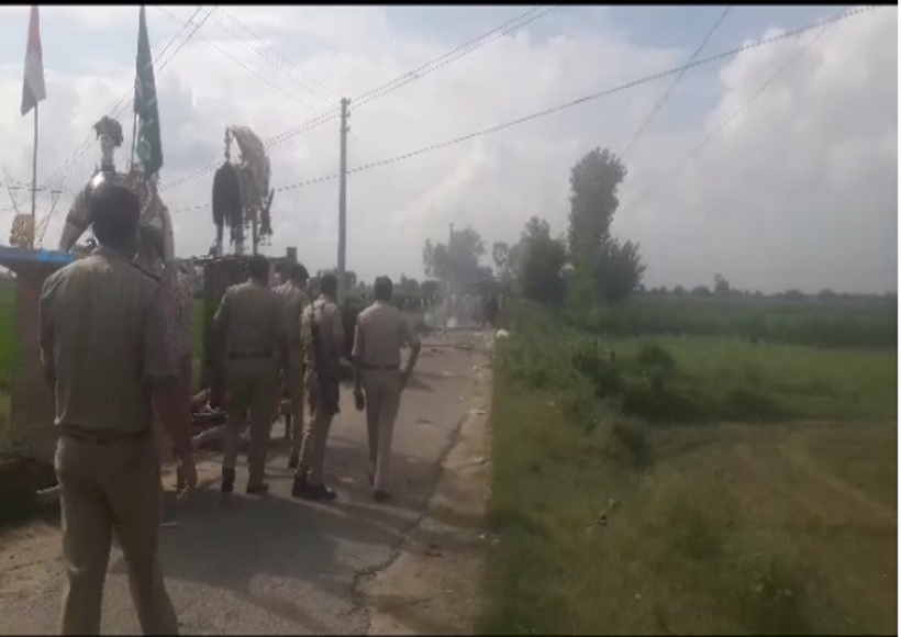 यूपी के अमरोहा में हाईटेंशन लाइन की चपेट में आया ताजिया, 2 की मौत, कई घायल