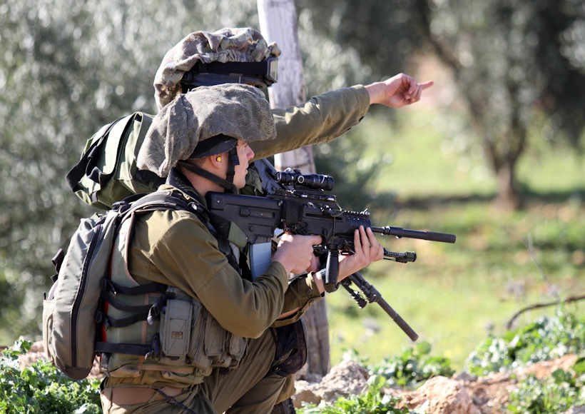 Israeli soldiers take positions