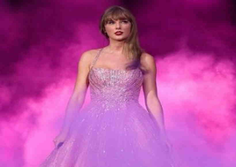 अमेरिकी गायिका टेलर स्विफ्ट ने शो के बीच कोबे ब्रायंट की बेटी बियांका को लगाया गले