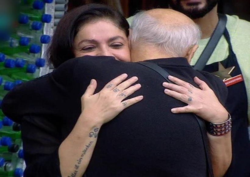 'बिग बॉस ओटीटी 2': पूजा से मिलने घर में आए महेश भट्ट, एल्विश से की दिल खोलकर बात